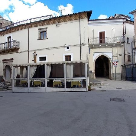 Alloggi Piazza Umberto Primo Pacentro 外观 照片