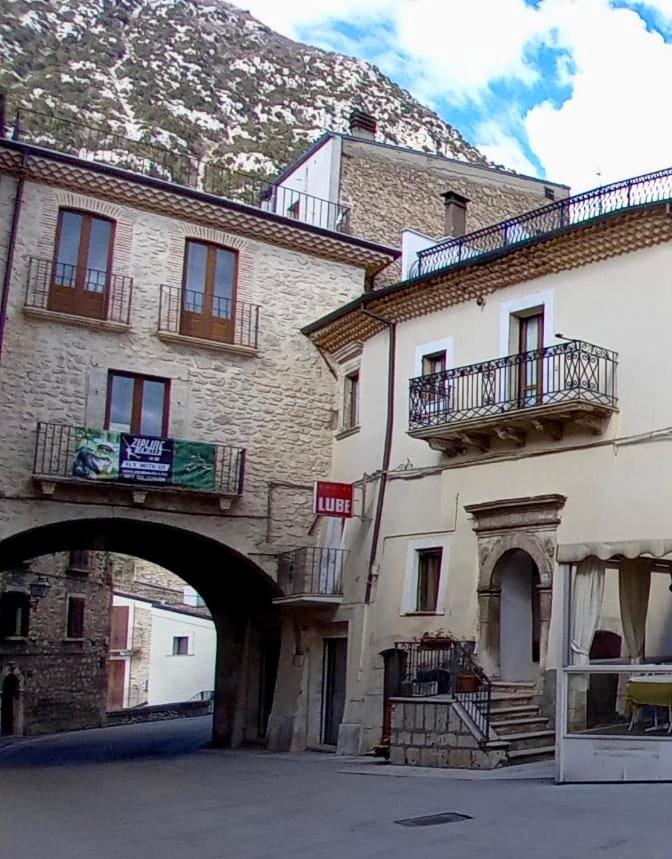 Alloggi Piazza Umberto Primo Pacentro 外观 照片